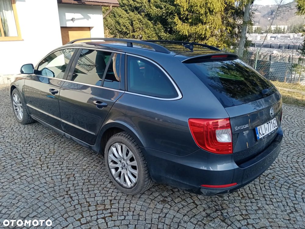 Skoda Superb 2.0 TDI DSG Ambition - 2
