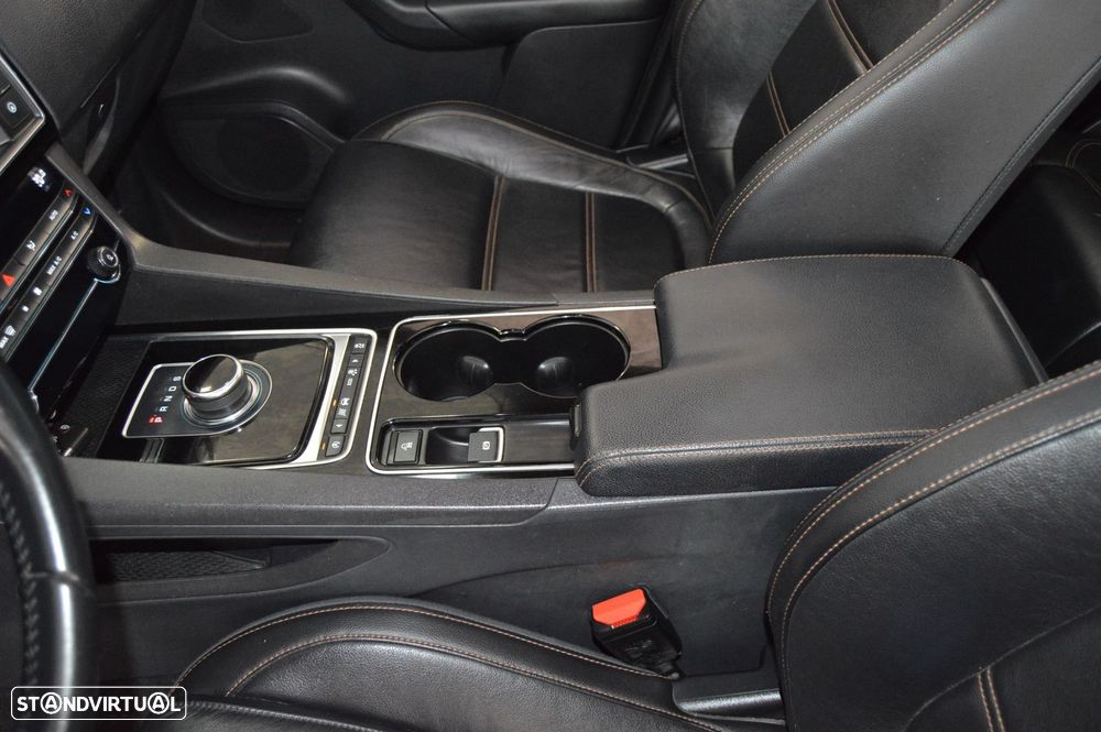 Jaguar F-Pace 20d Aut. Prestige - 32