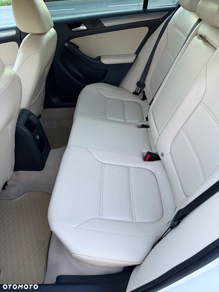 Volkswagen Jetta 2.0 TDI DSG Highline - 30