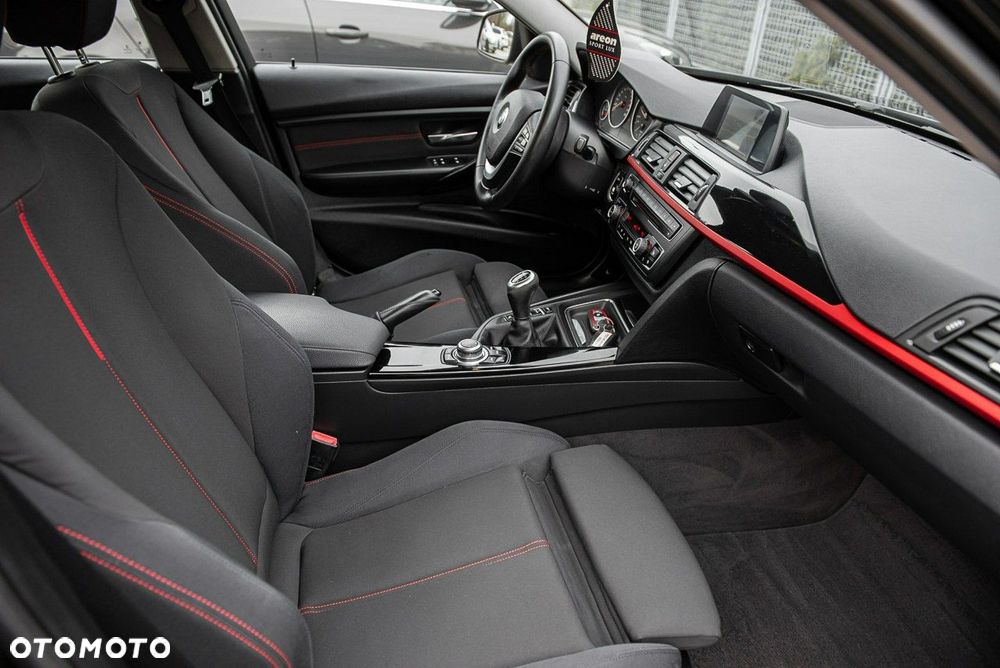 BMW Seria 3 320d Sport Line - 9