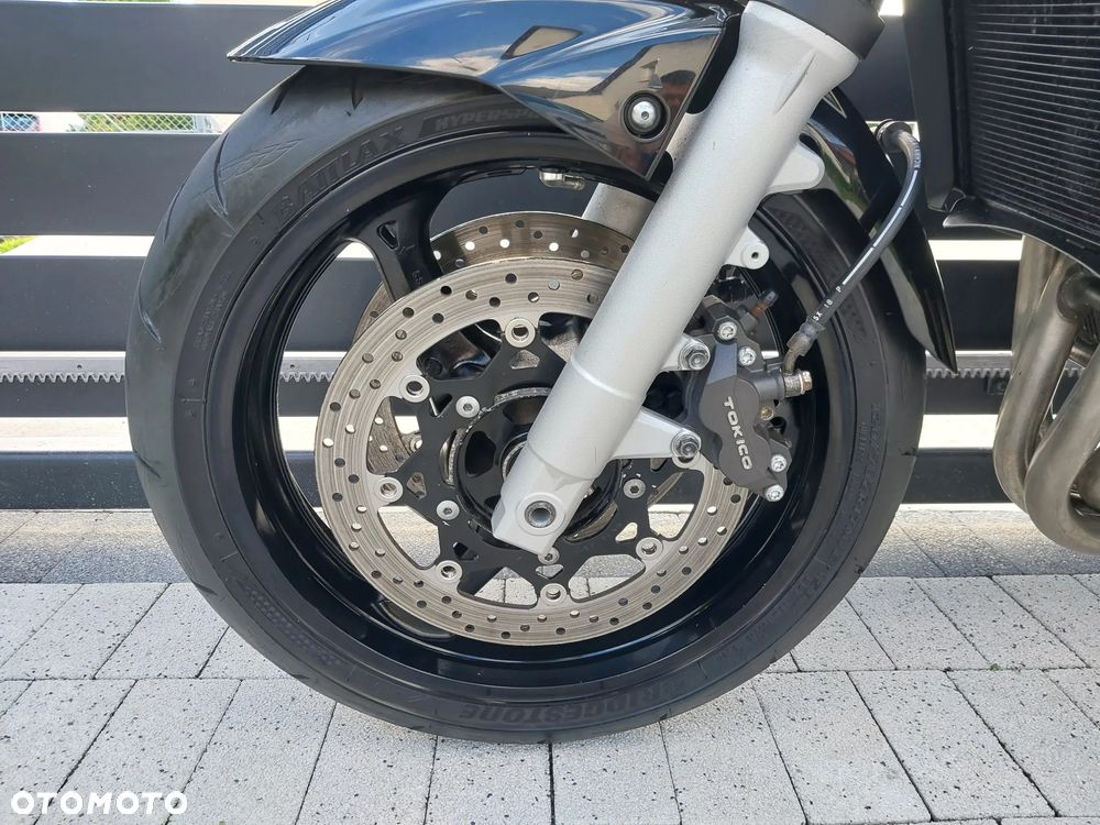 Suzuki GSR - 9