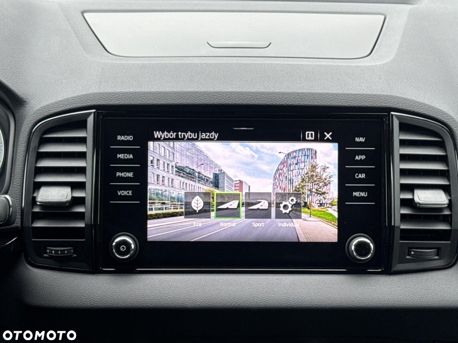 Skoda Karoq 1.5 TSI ACT 4x2 Sportline DSG - 18