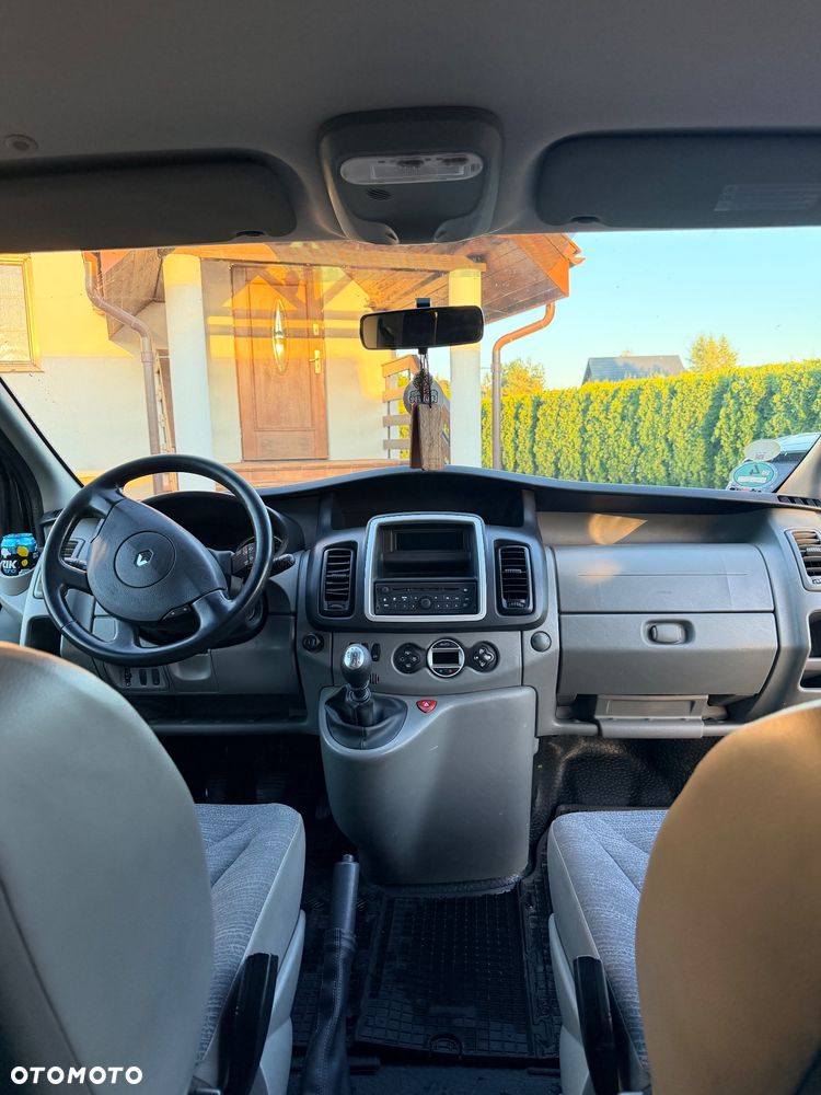 Renault Trafic Grand Passenger Black Edition - 20