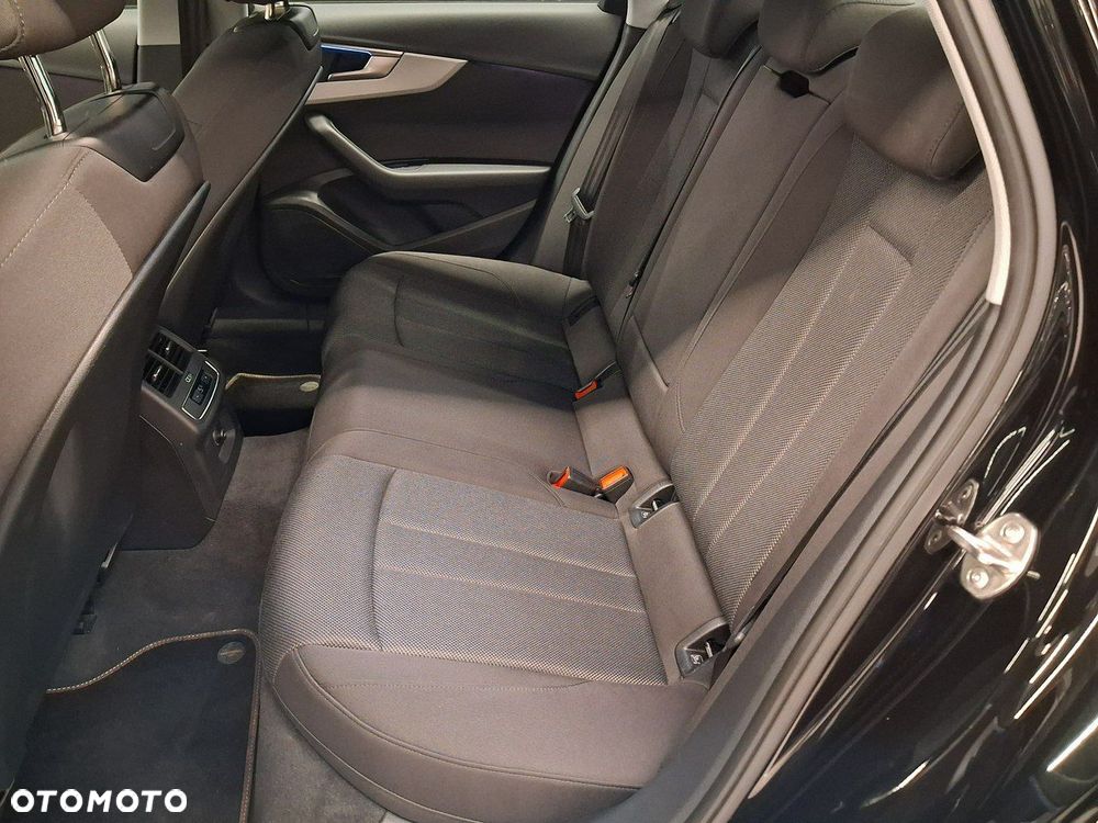 Audi A4 Limousine - 13