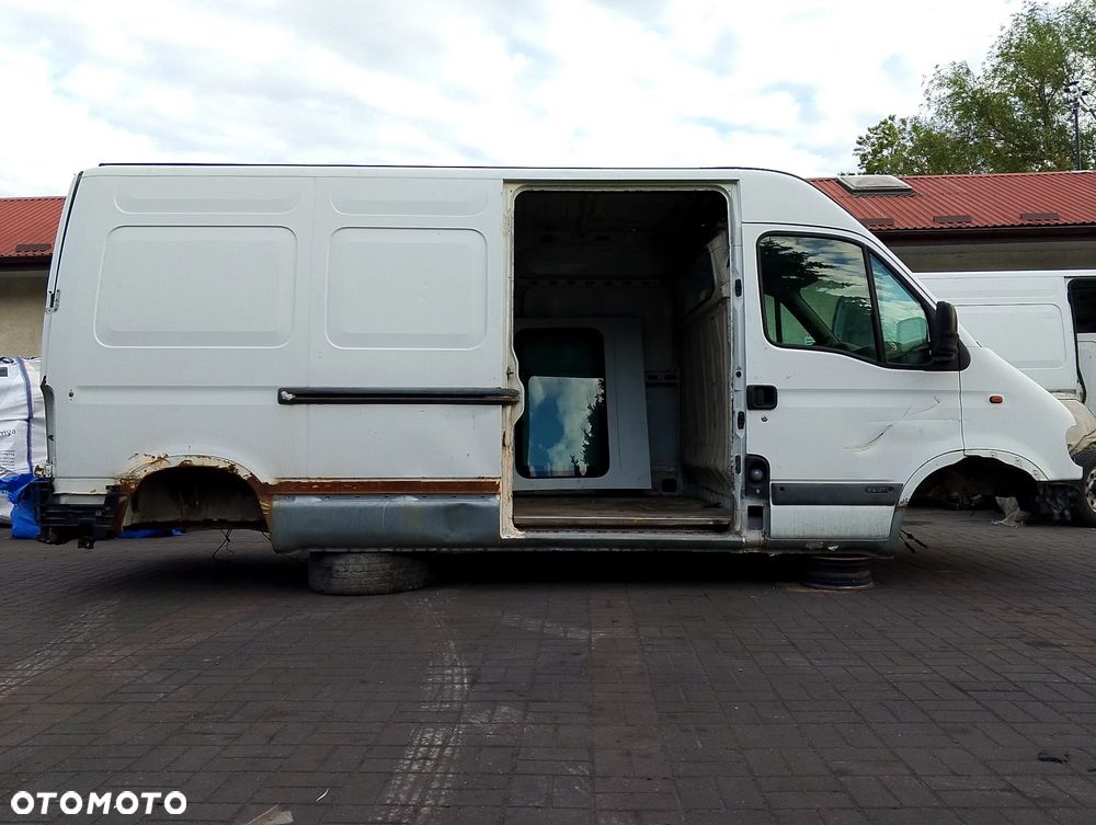 Renault Master II Przed Lift (97-03r.) 2.8 DTI R4 8V 114KM. Silnik S9W 702 (S9W702),  S9W 700 (S9W700) Skrzynia PF1 013 (PF1013),  C 118062 (C118062) lakier 389,  0389 .Cały na części. GWARANCJA !!! Przód Tył Zestaw Komplet Drzwi Klapa Zderzak Błotnik Maska Grill Atrapa Szyba Pas Lampa Lusterko Boczki Fotel Kanapa Kokpit Deska Rozdzielcza Przełącznik Włącznik Sterownik Przewody Wiązka Instalacja Moduł Komputer Czujnik Listwa Pompa Alternator Wtryski Głowica Rozrusznik Kompresor Sprzęgło Dwumas Silnik Skrzynia ABS Klimatyzacji Paliwa Wspomagania Kolektor Turbina Przepustnica Zawór Chłodnica Koło Hak Belka Sanki Zawieszenie Mcpherson Półoś Amortyzator Wydech Tłumik Zacisk Most - 6