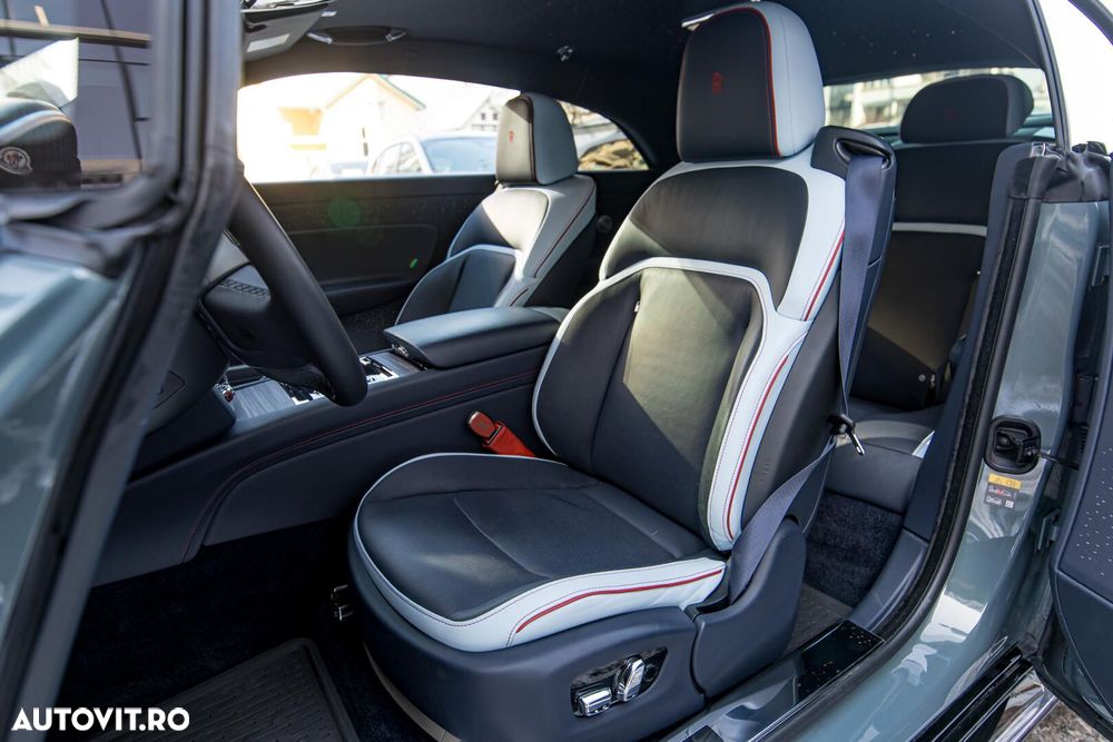 Rolls-Royce Spectre - 15