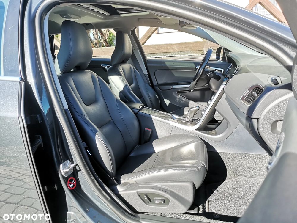 Volvo V60 D6 AWD Plug-in Hybrid Summum - 12