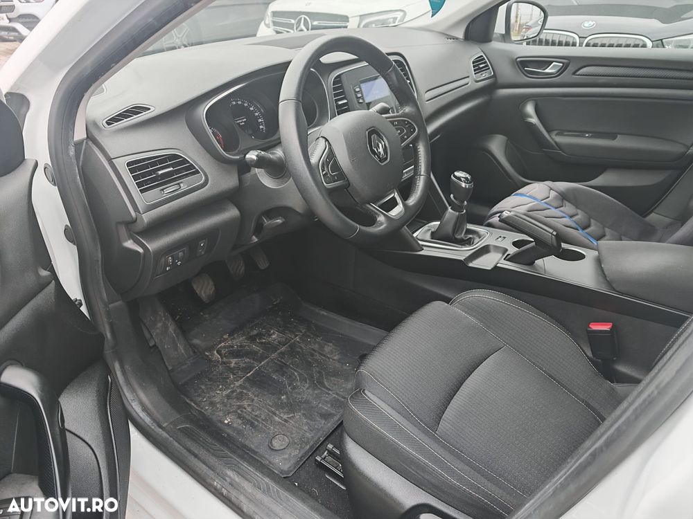 Renault Megane TCe 140 GPF Life - 11