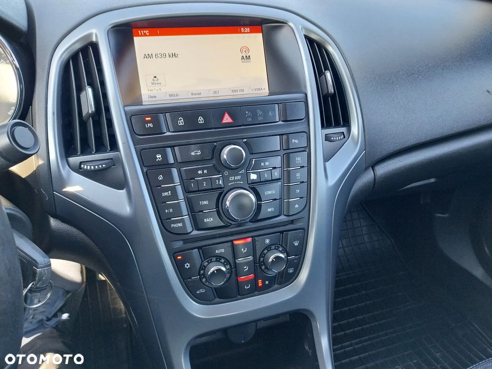 Opel Astra 1.4 T Executive EU6 - 14