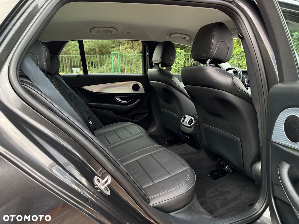 Mercedes-Benz Klasa E 200 9G-TRONIC Exclusive - 19