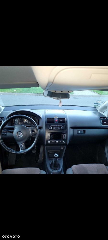 Volkswagen Touran - 9