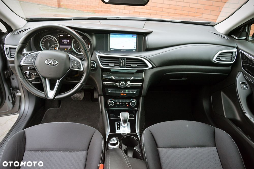 Infiniti Q30 2.2d DCT AWD City Black Edition - 6