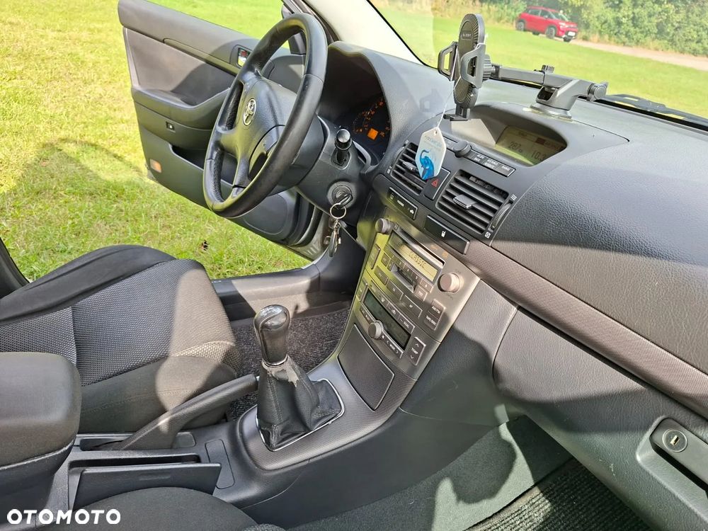 Toyota Avensis 1.8 VVT-i Sol - 16