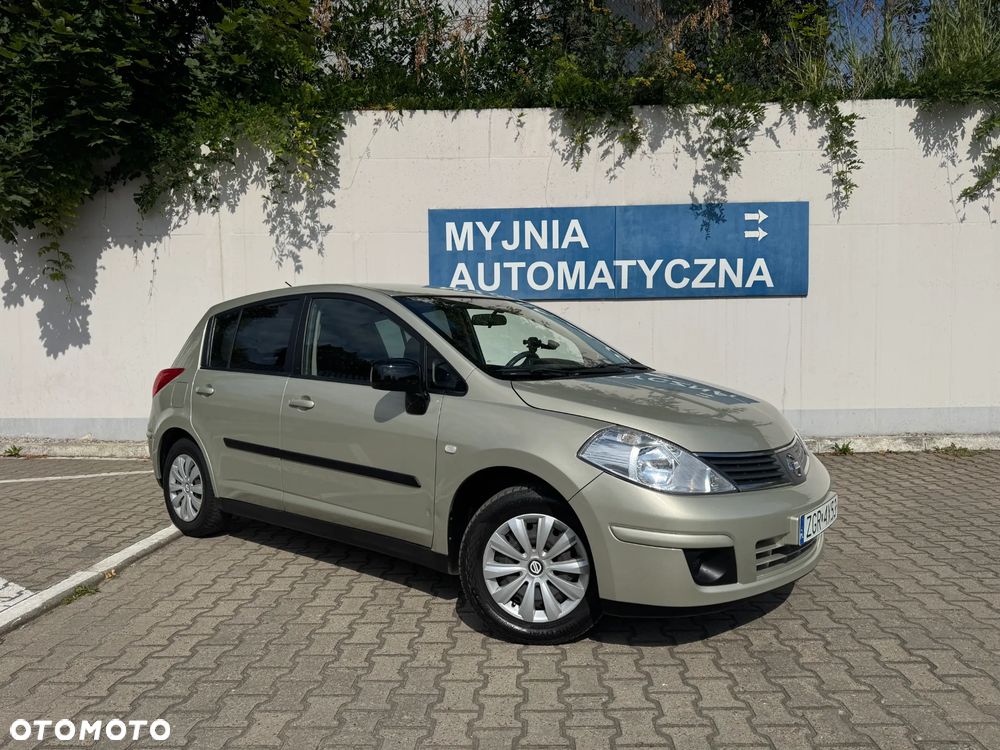 Nissan Tiida - 1
