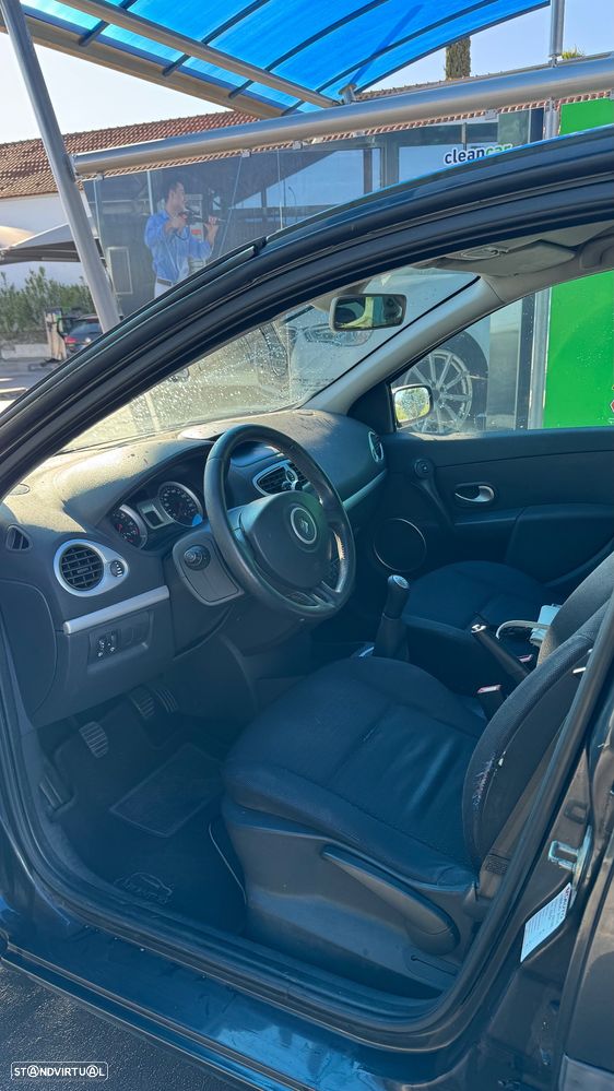 Renault Clio 1.2 16V Confort - 30