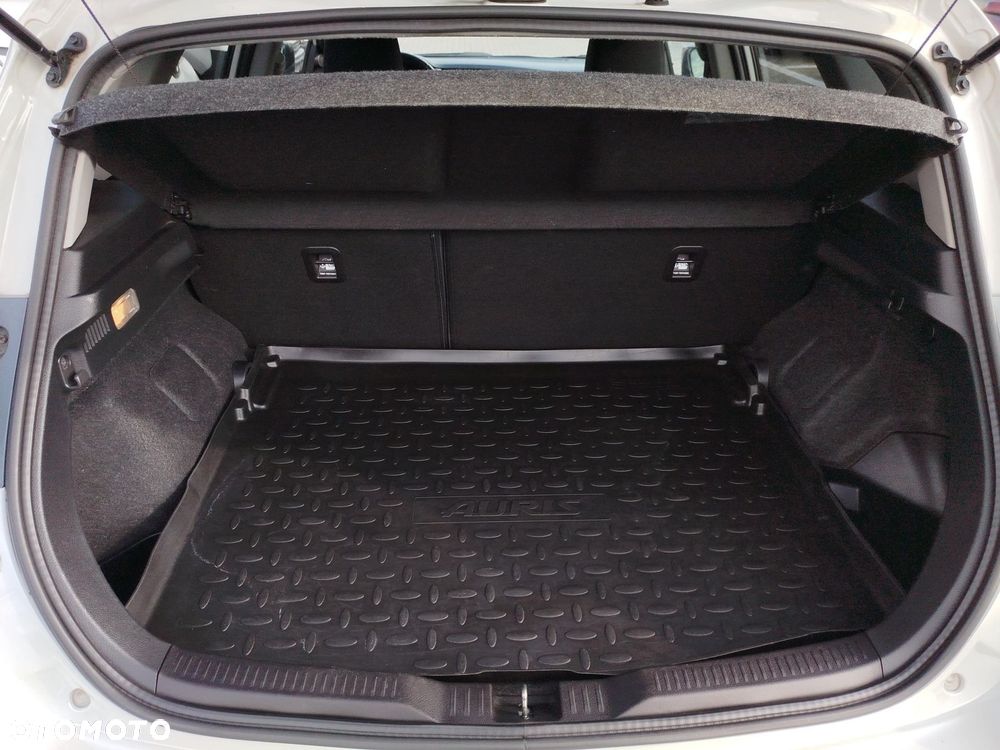 Toyota Auris - 16