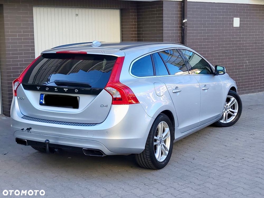Volvo V60 D4 Geartronic Momentum - 10