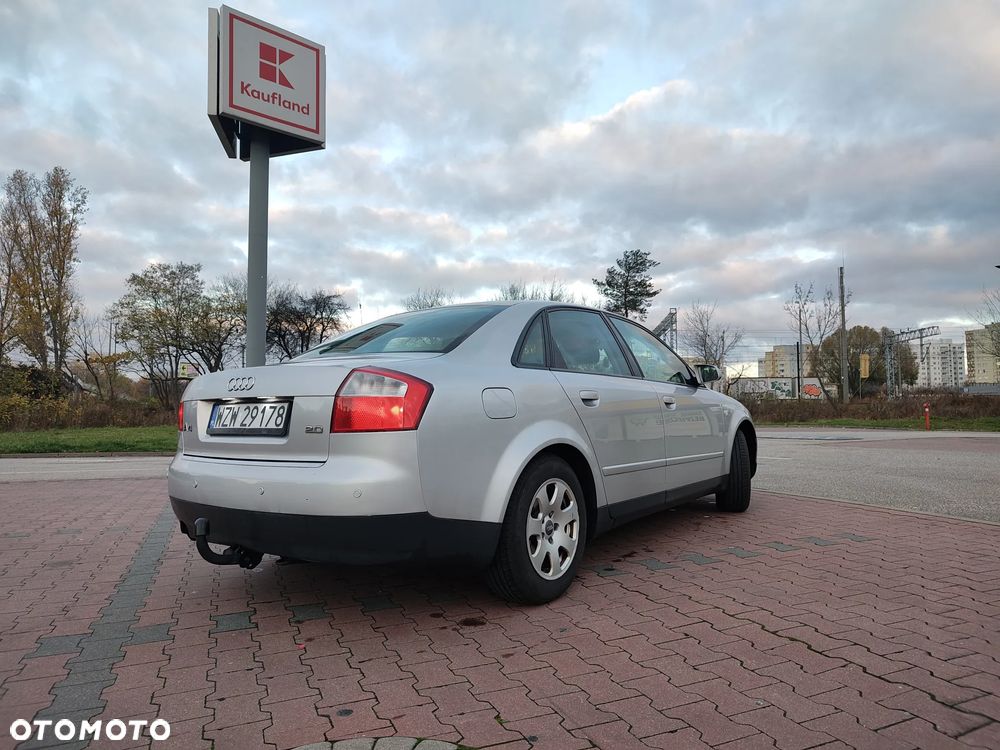 Audi A4 Limousine - 4