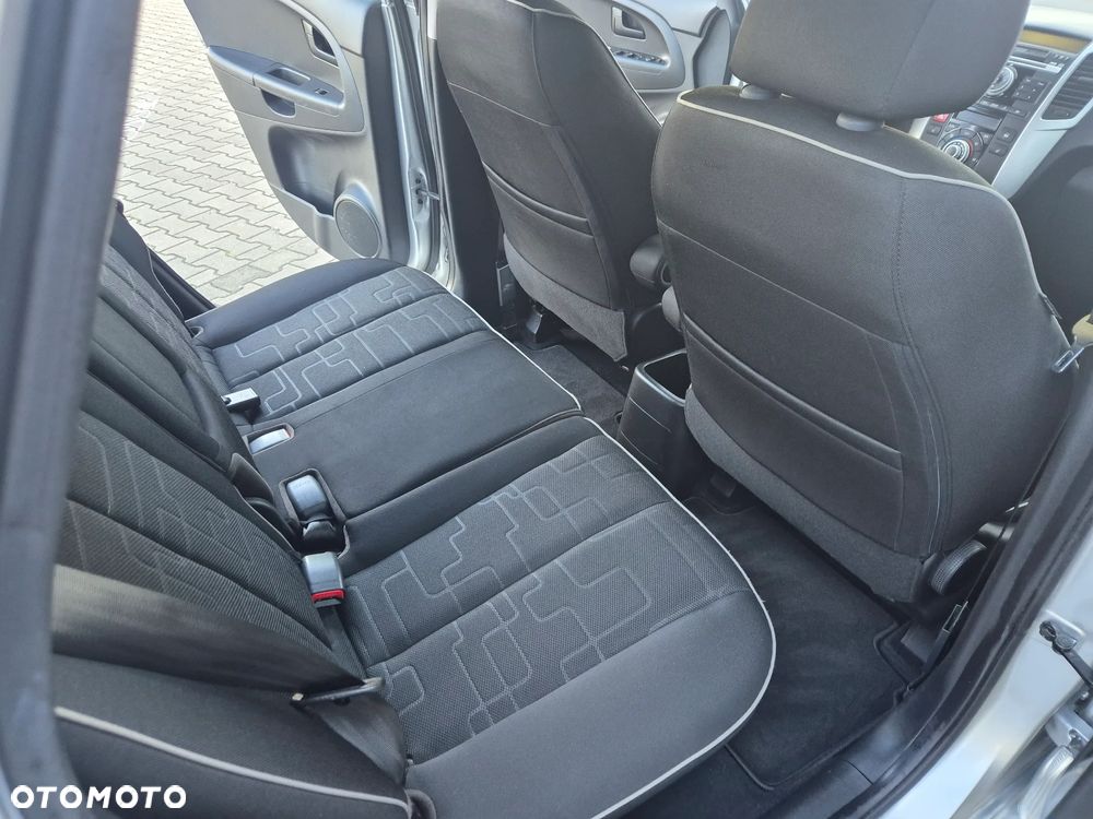 Kia Venga 1.4 L - 11