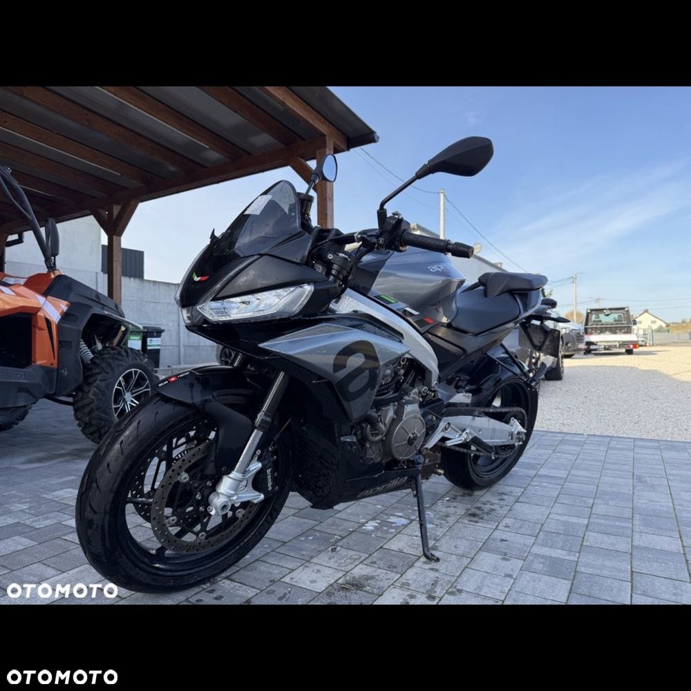 Aprilia Tuono - 1