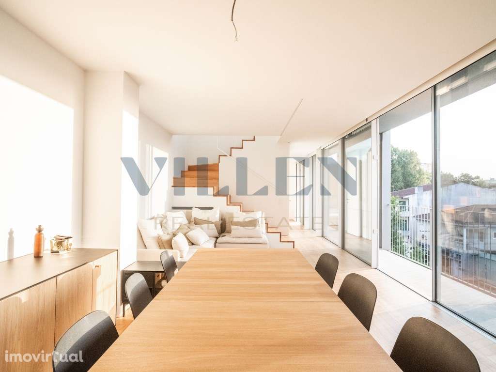 T3 Duplex em edifício com prémio de arquitetura e 3 lugares de gara... - Grande imagem: 4/29
