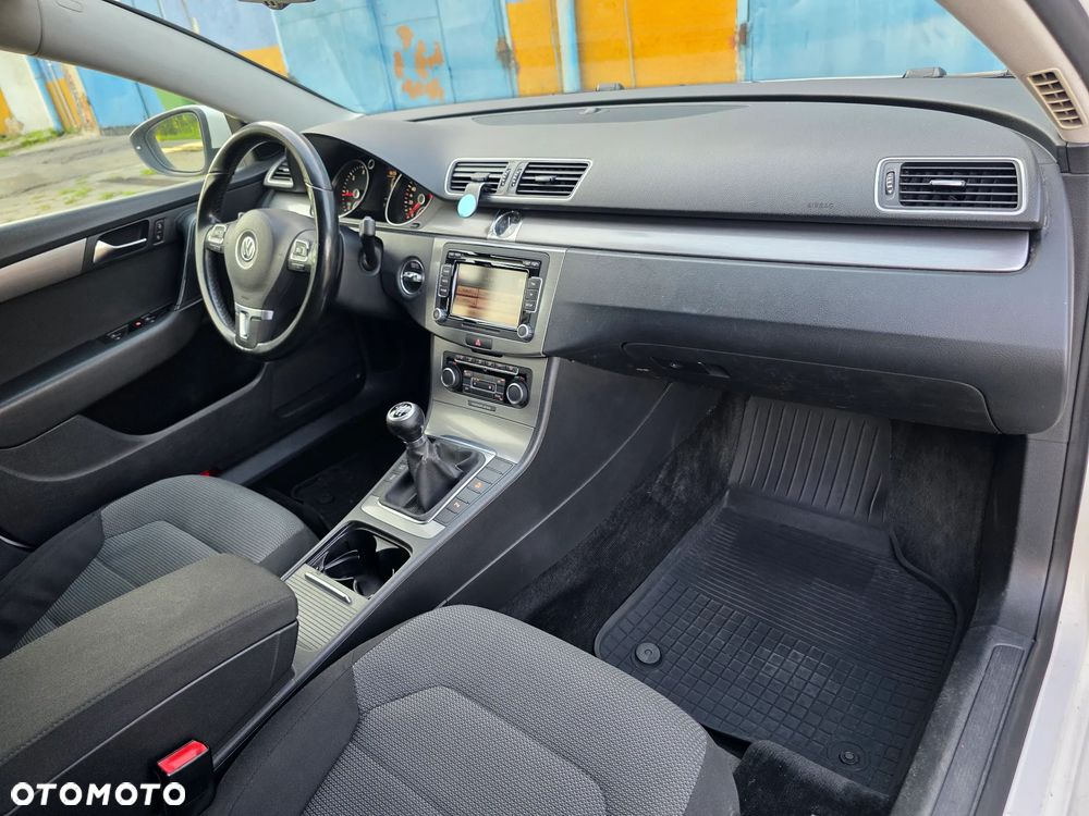 Volkswagen Passat 2.0 TDI BlueMotion Technology Comfortline - 12