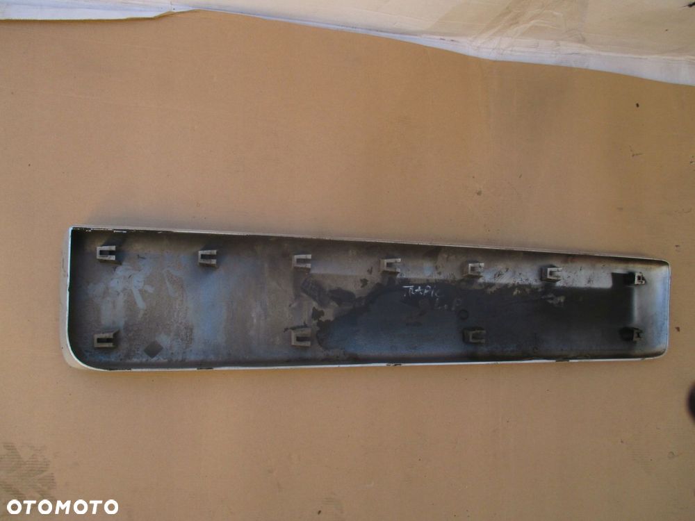 listwa lewy bok 808210114r trafic vivaro 01-14 - 3
