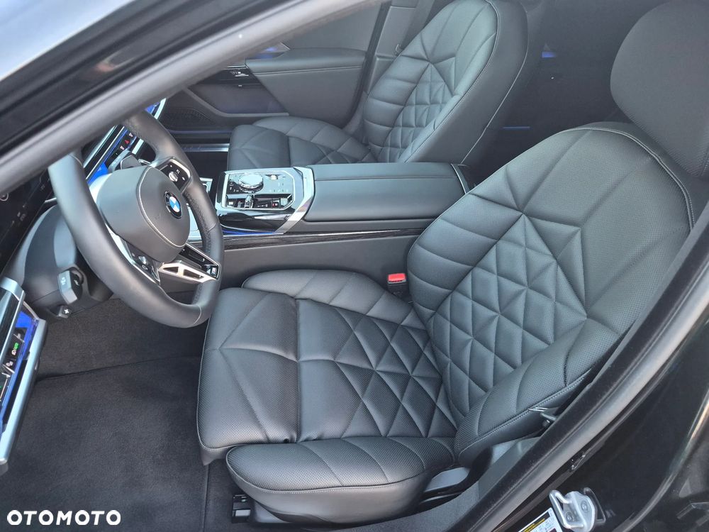 BMW Seria 7 740i - 16