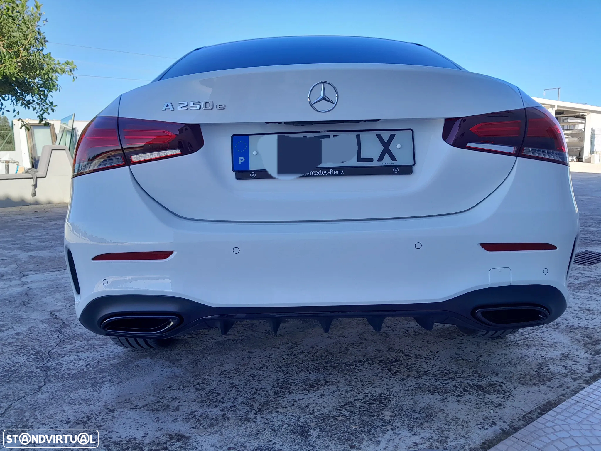 Mercedes-Benz A 250 Limousine e AMG Line - 14