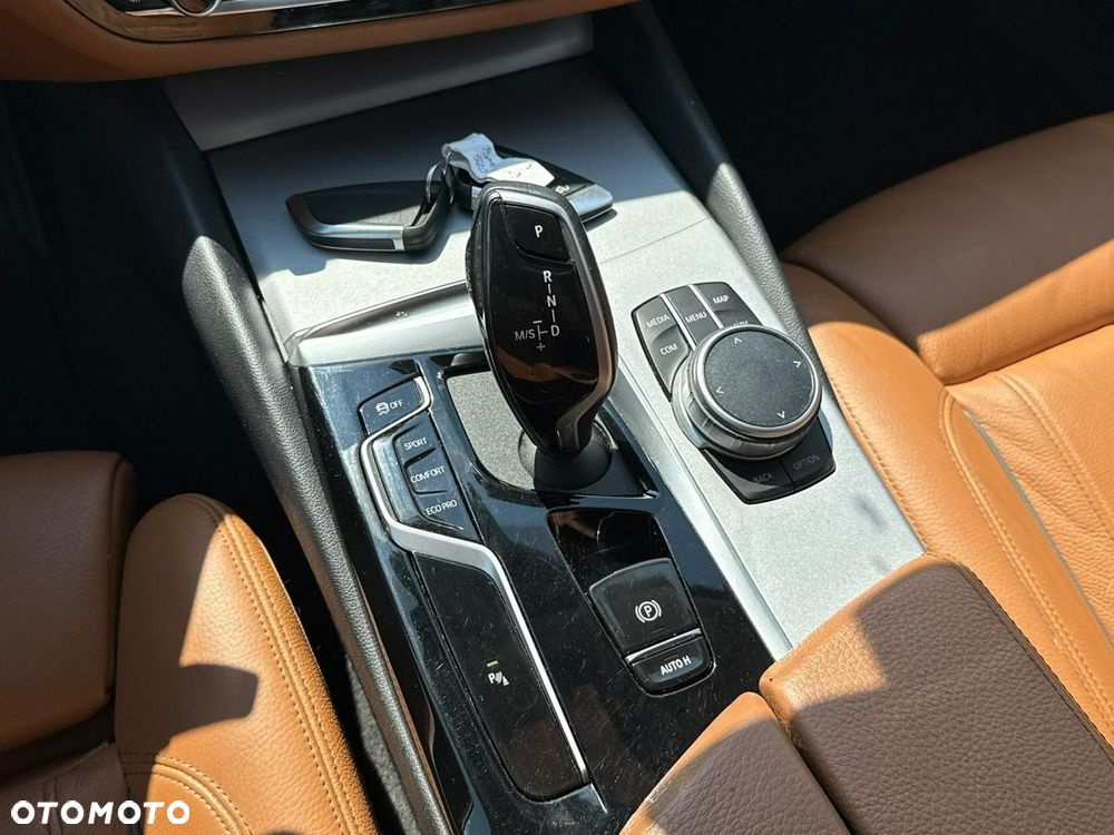 BMW Seria 5 520d Luxury Line sport - 36