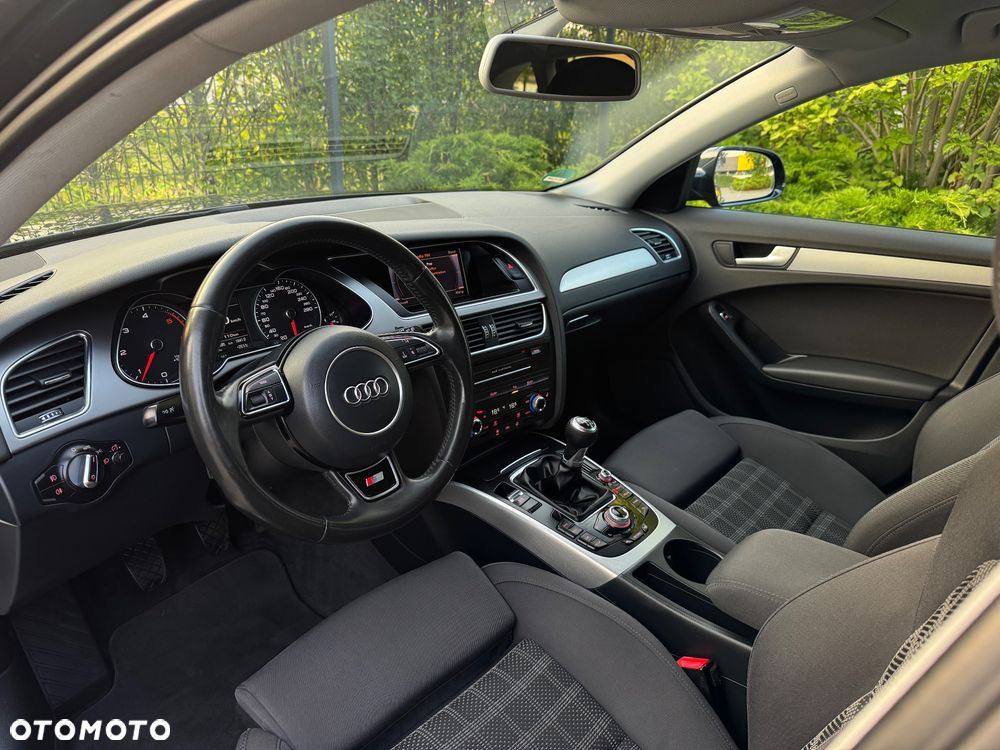 Audi A4 Avant 2.0 TDI DPF S line Sportpaket - 32