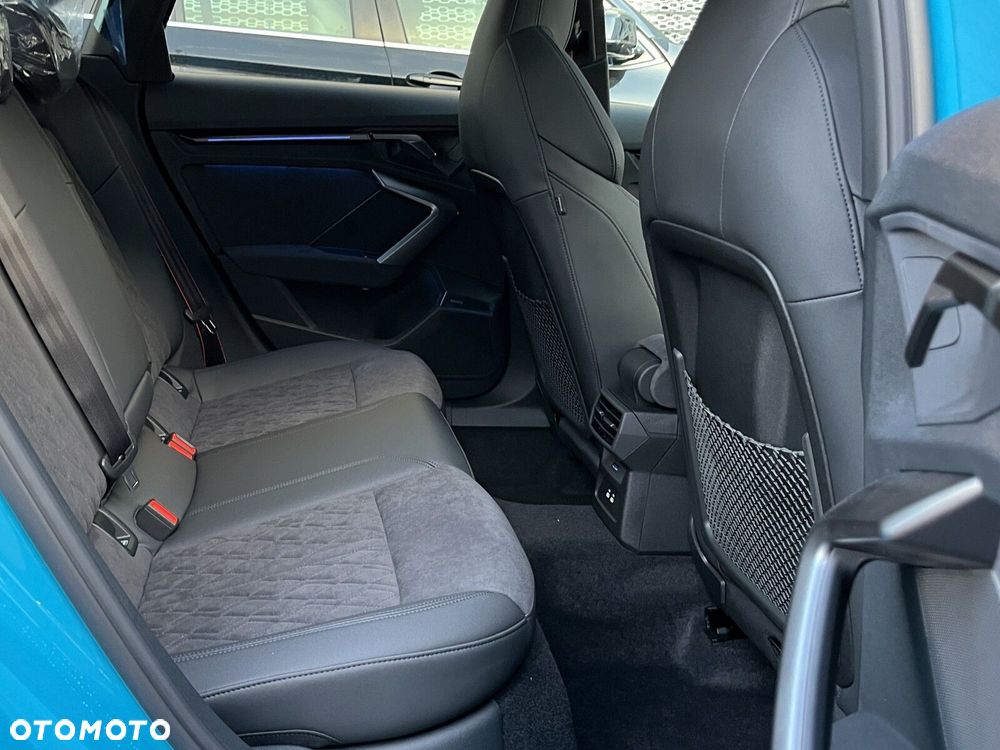 Audi RS3 Limousine - 22