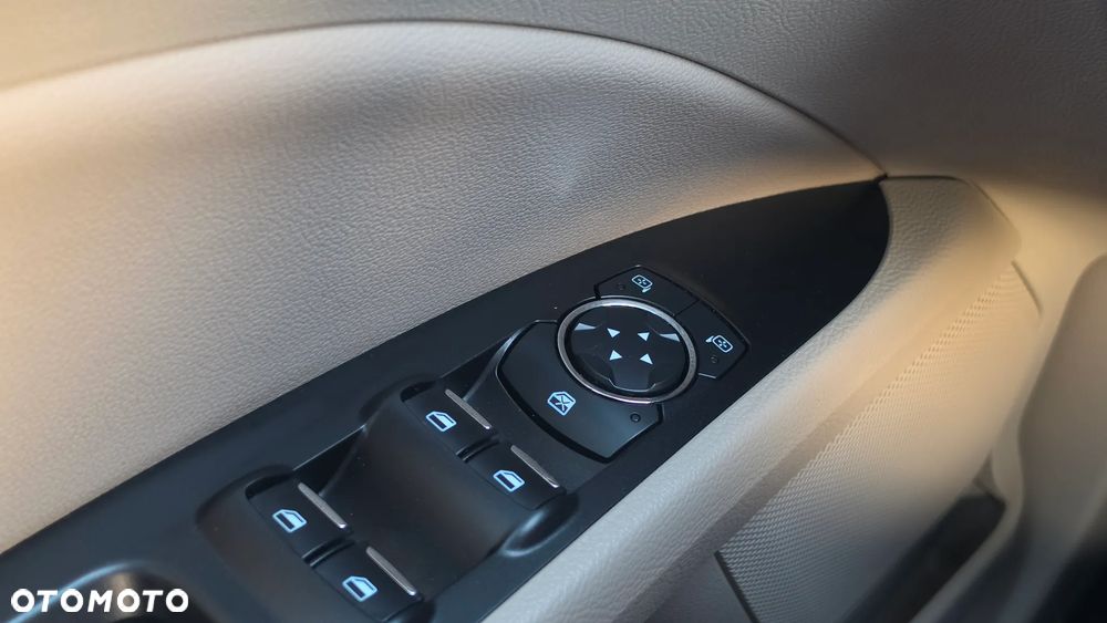 Ford Fusion 2.0 EcoBoost Titanium - 30