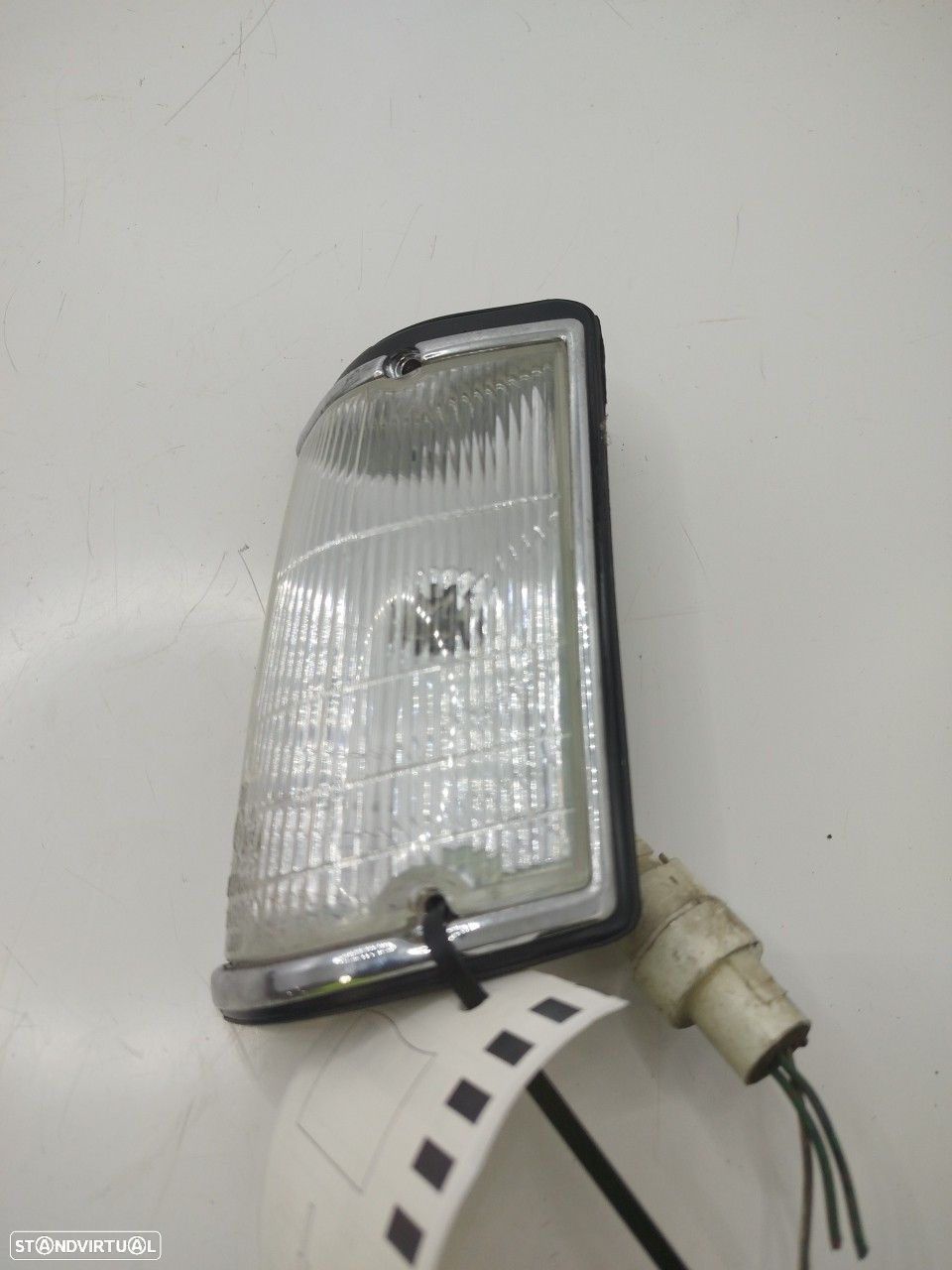 Farolim De Pisca Frente Esq Toyota Corolla Hatchback (_E7_) - 1