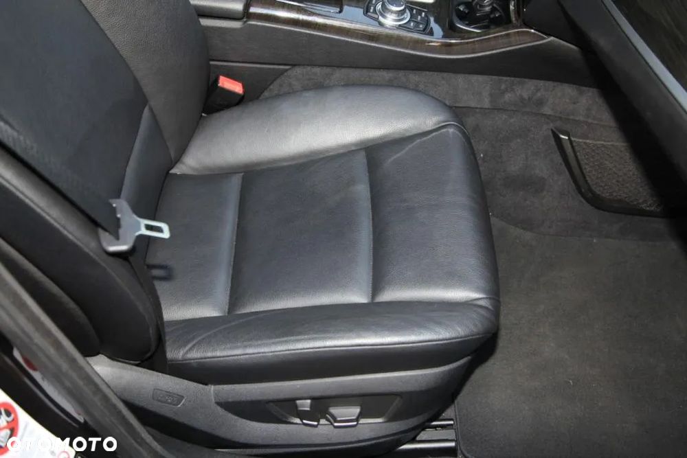 BMW Seria 5 520d Touring - 38