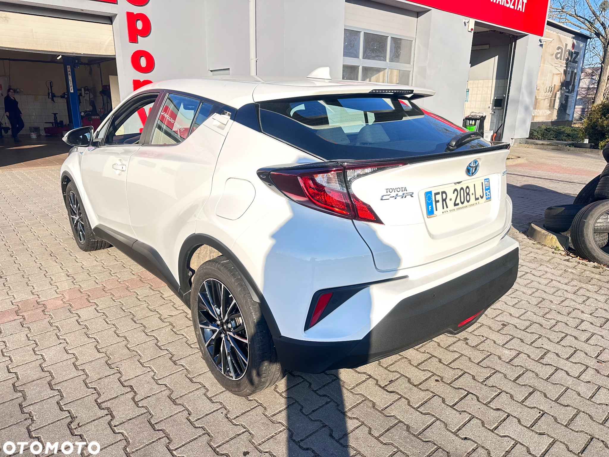 Toyota C-HR - 16