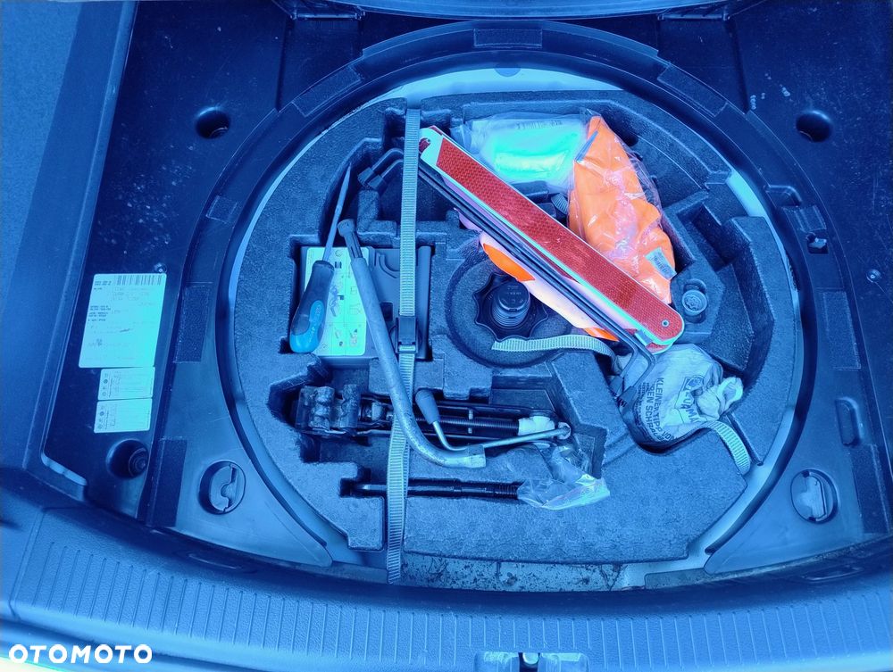 Volkswagen Touran 2.0 TDI Highline - 11