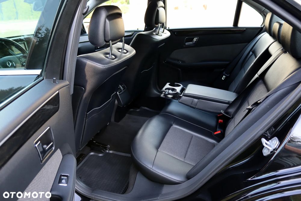 Mercedes-Benz Klasa E 200 CGI BlueEffICIENCY Avantgarde - 19