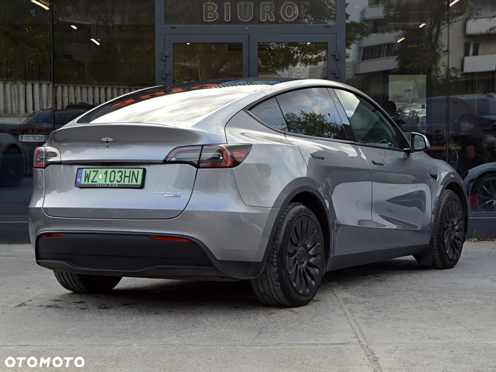 Tesla Model Y Long Range Dual Motor AWD - 4