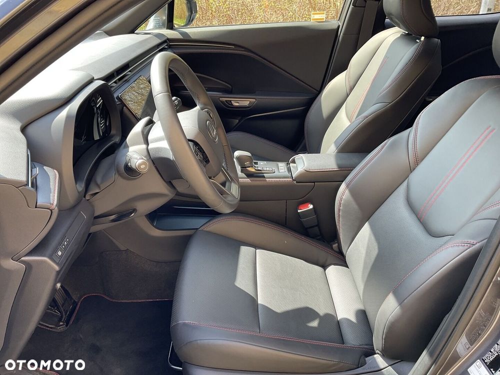 Lexus LBX 1.5 Hybrid Emotion - 19