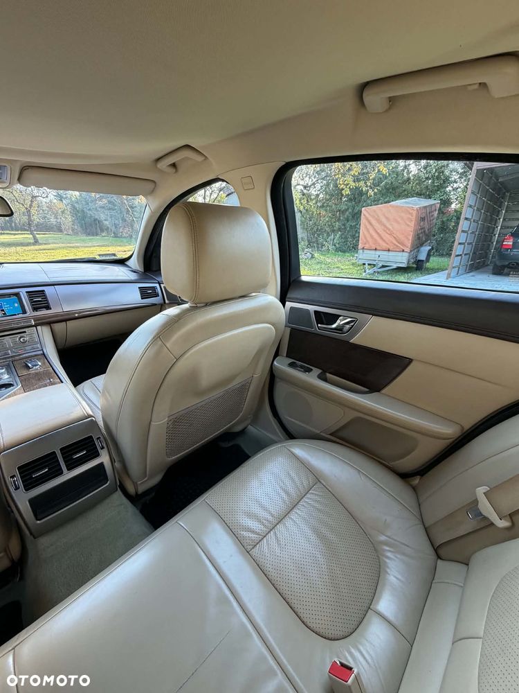 Jaguar XF 4.2 V8 Premium Luxury - 15