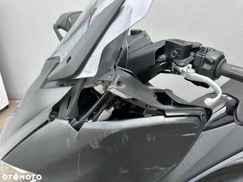 Yamaha Tmax - 10
