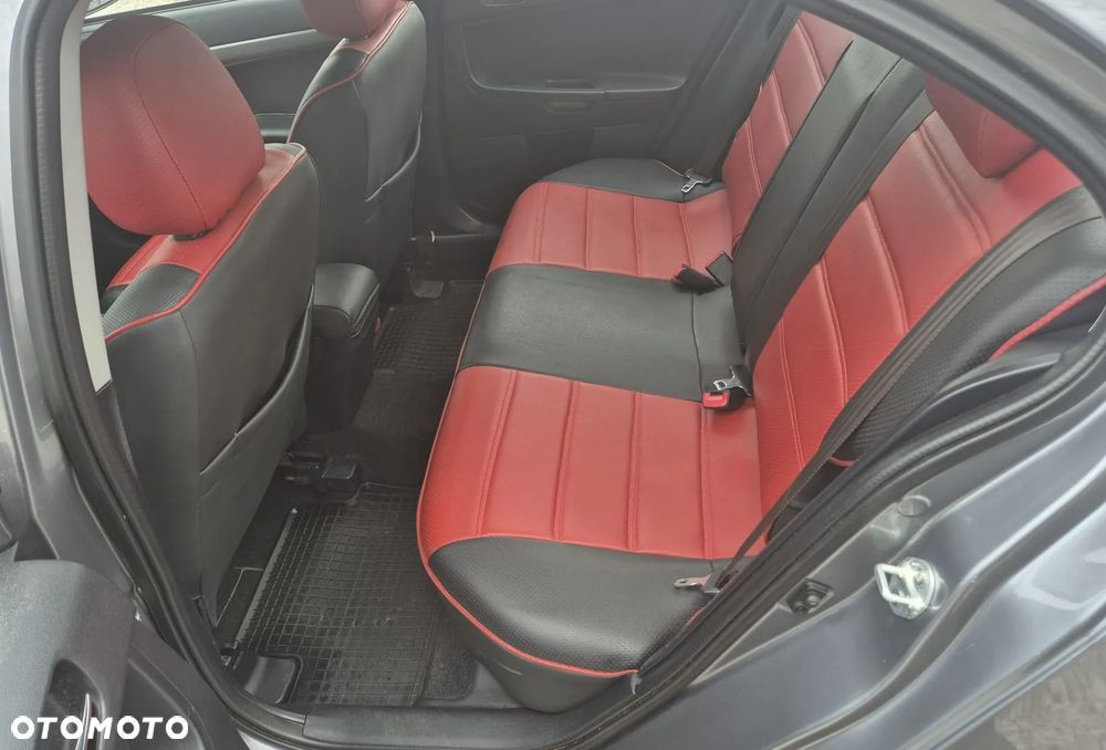 Mitsubishi Lancer 1.6 Intense - 12