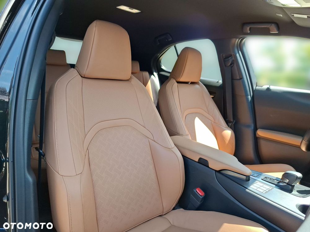 Lexus UX - 18