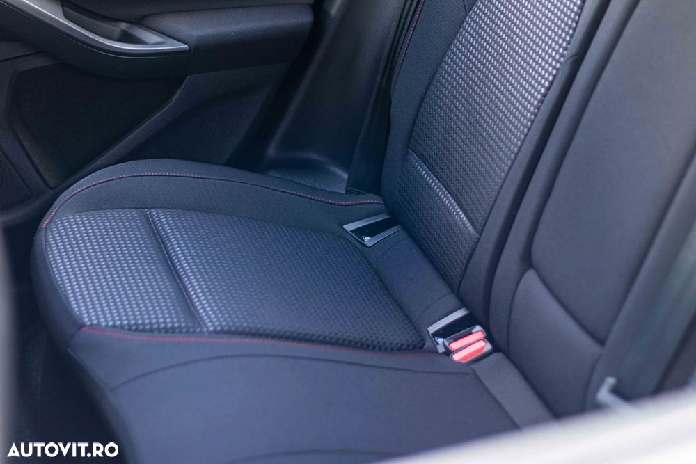 Ford Focus 1.0 EcoBoost 6MT MHEV ST-Line X - 16