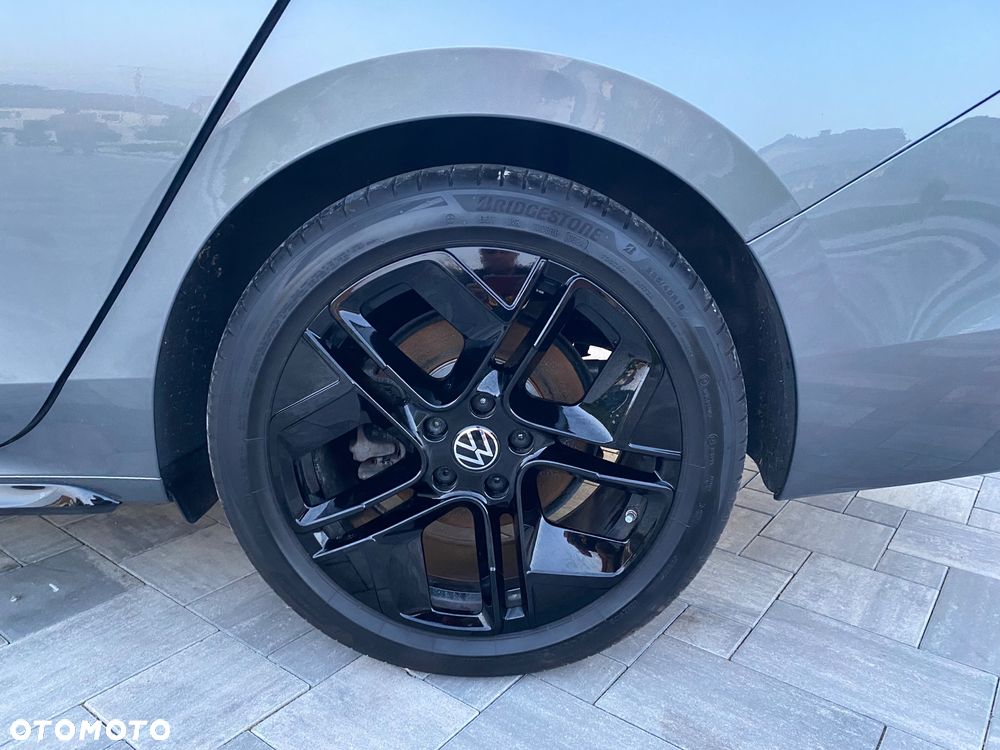 Volkswagen Passat Variant 2.0 TDI SCR DSG R-Line - 30