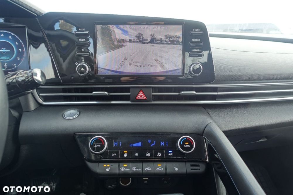 Hyundai Elantra - 13