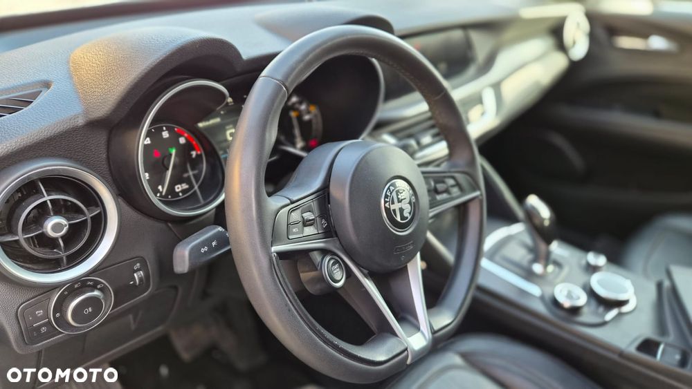 Alfa Romeo Stelvio 2.0 Turbo 16V AT8-Q4 Ti - 22
