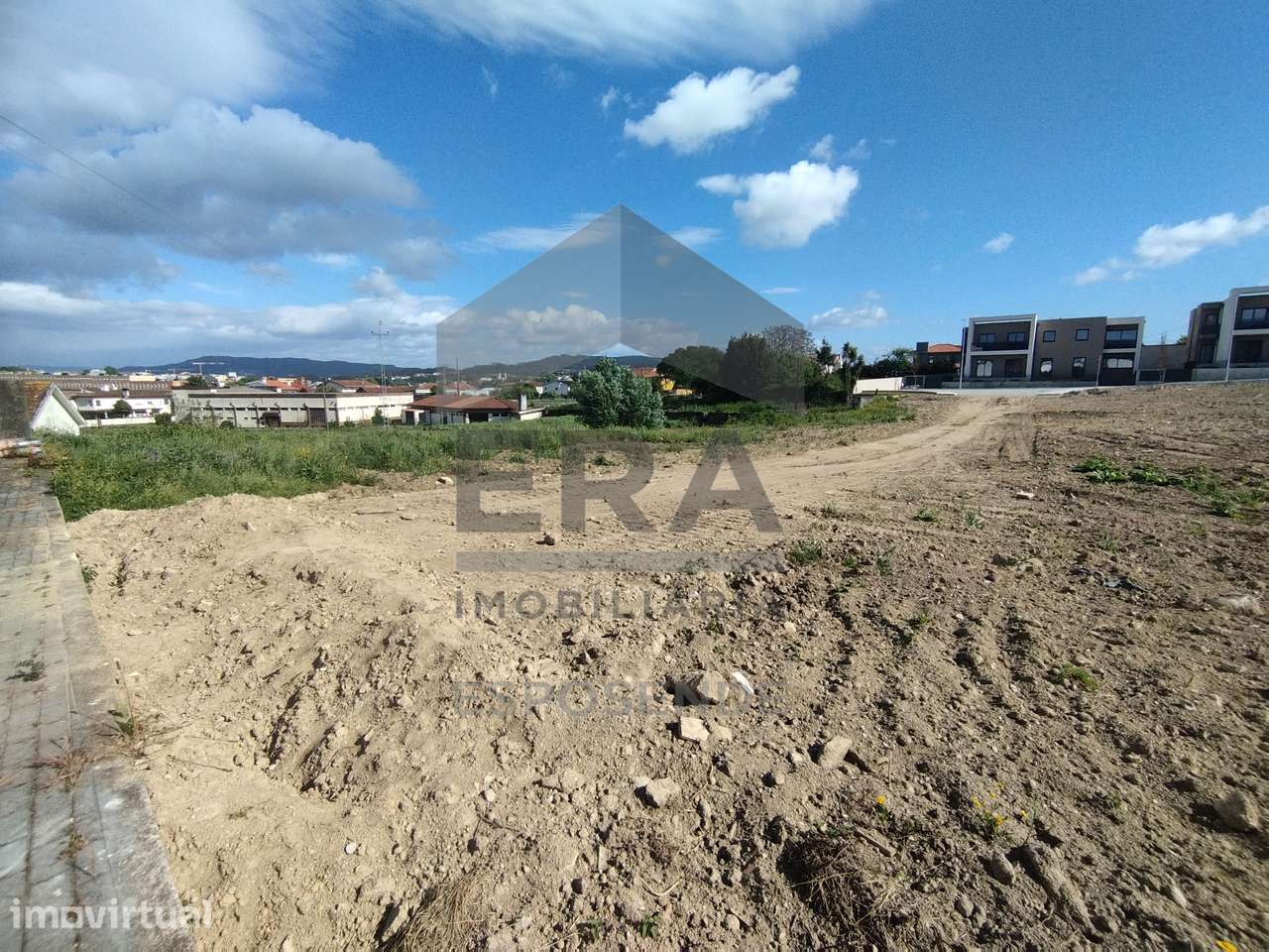 Terreno inserido em zona de construção - Grande imagem: 5/8
