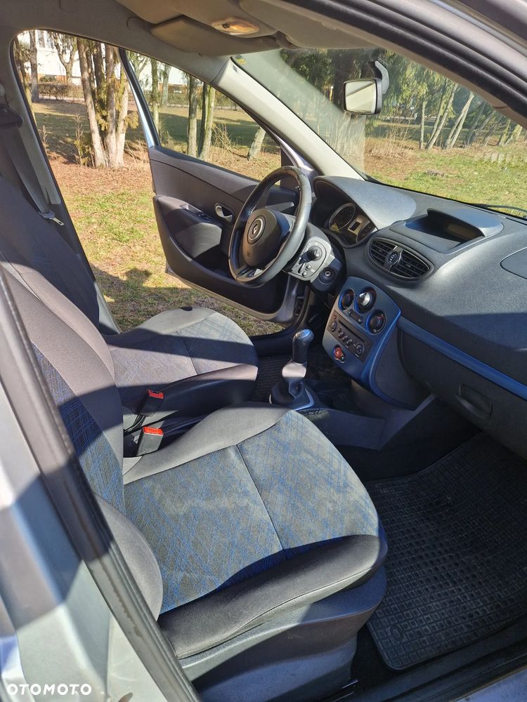 Renault Clio - 17